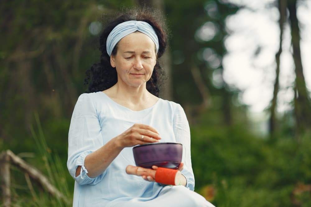 Menopause Symptoms: Natural Remedies and Hormone Therapy Options