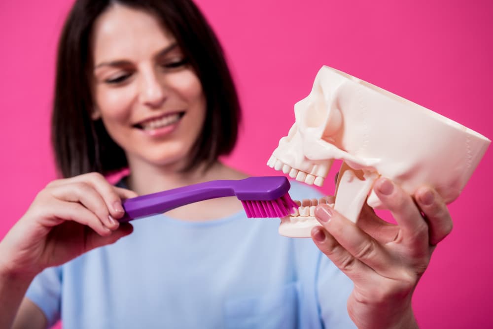 Sensitive Teeth Solutions: How Potassium Nitrate Toothpaste Relieves Pain